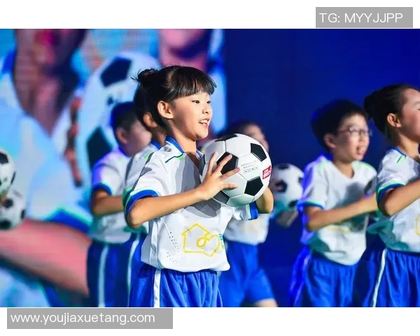 广州羽毛球队勇闯世界杯舞台展现逆袭精神与团队力量 广州羽毛球队勇闯世界杯舞台展现逆袭精神与团队力量